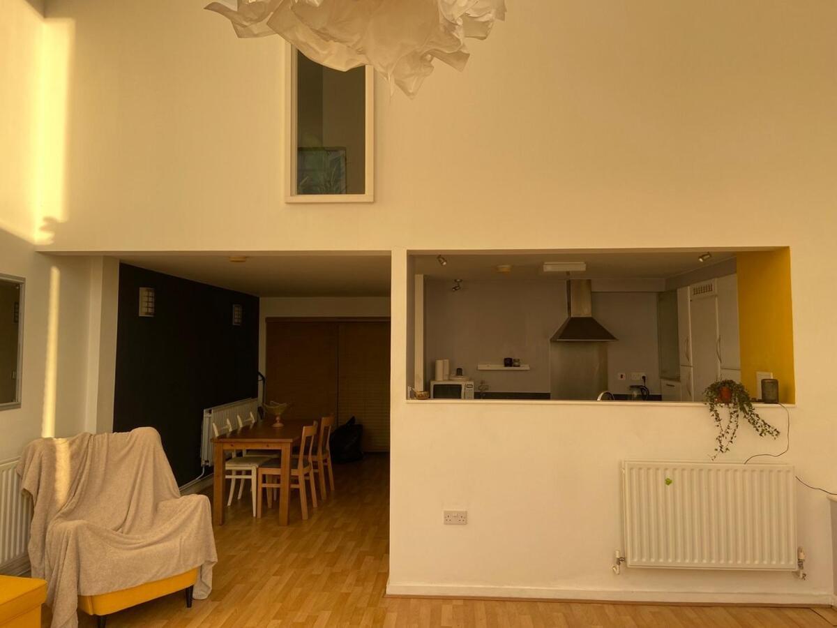 Bright And Spacious Loft Style * Londra